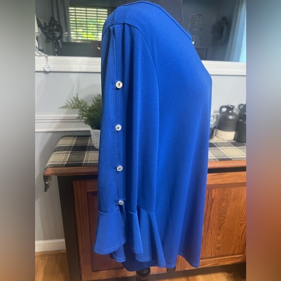 Green Envelope Women’s Top - Picture 3 of 5